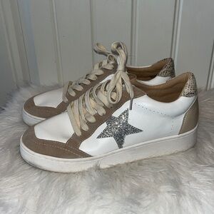 OASIS Society Irene Glitter Star Sneaker Taupe size 7.5